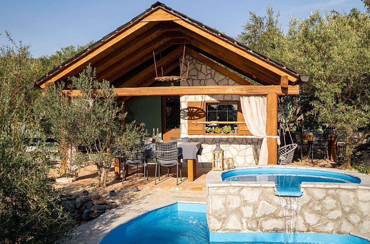 Vakantiehuis Haus mit Pool, 50 Meter vom Meer entfernt