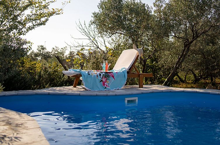 Vakantiehuis Haus mit Pool, 50 Meter vom Meer entfernt