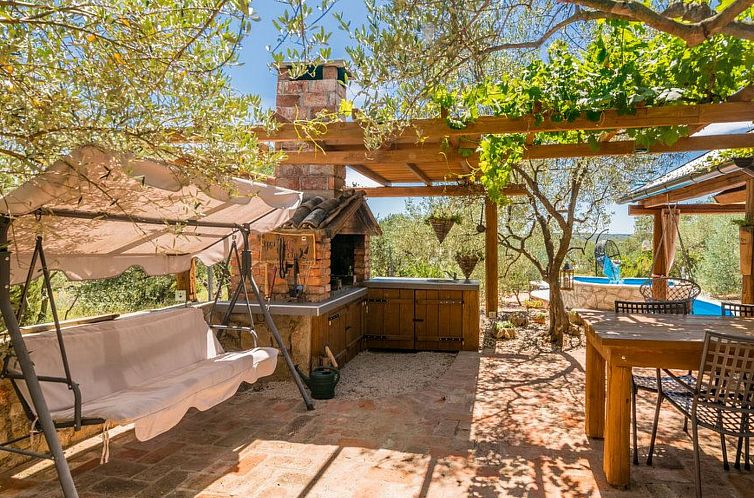 Vakantiehuis Haus mit Pool, 50 Meter vom Meer entfernt