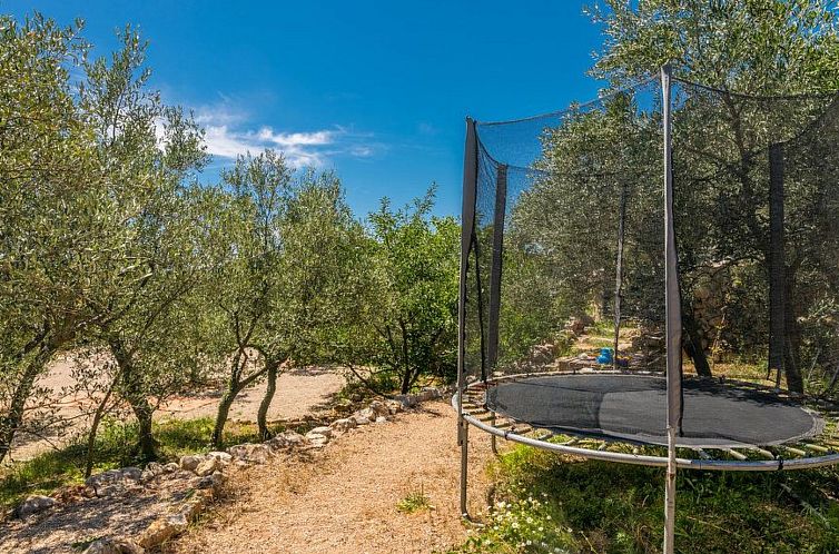 Vakantiehuis Haus mit Pool, 50 Meter vom Meer entfernt