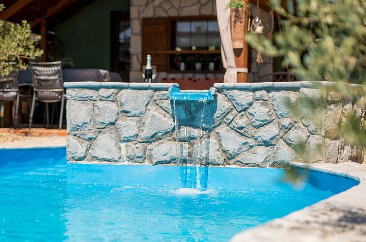 Vakantiehuis Haus mit Pool, 50 Meter vom Meer entfernt