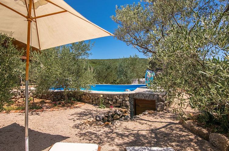 Vakantiehuis Haus mit Pool, 50 Meter vom Meer entfernt
