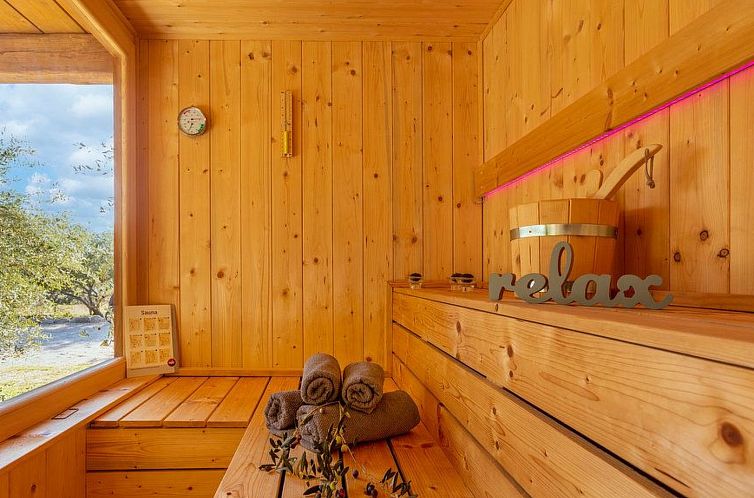 Vakantiehuis Haus mit Pool, 50 Meter vom Meer entfernt