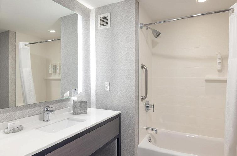 Hampton Inn & Suites Portsmouth Downtown