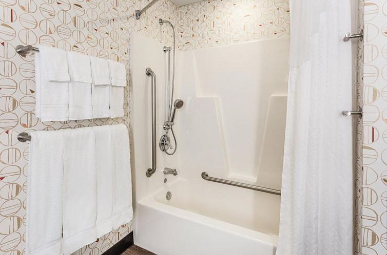 Holiday Inn Philadelphia South-Swedesboro, an IHG Hotel