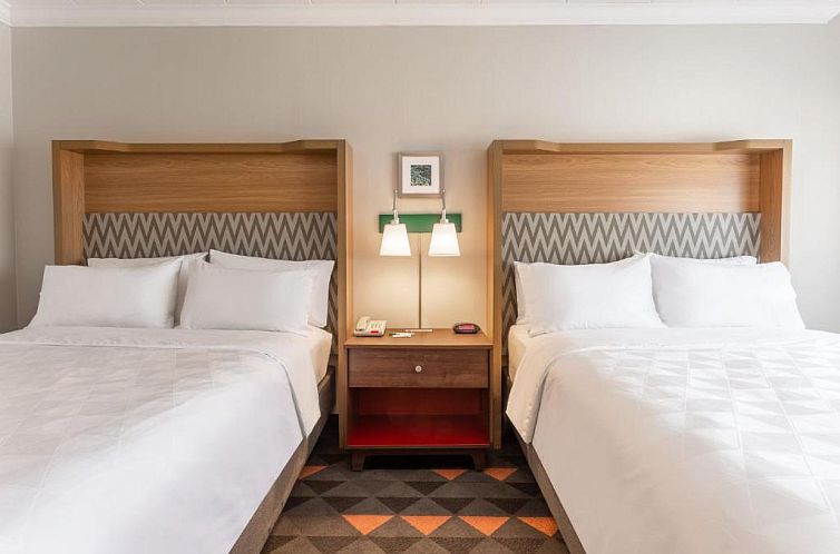 Holiday Inn Philadelphia South-Swedesboro, an IHG Hotel