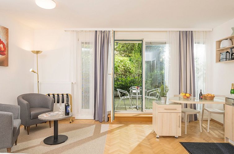 Appartement Appartment mit kleinem Garten und Terrasse