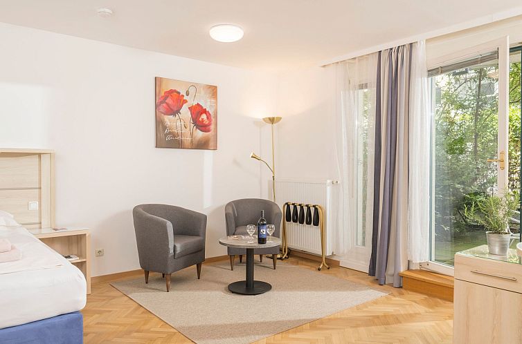 Appartement Appartment mit kleinem Garten und Terrasse