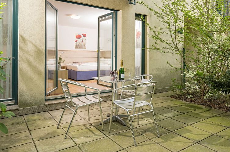 Appartement Appartment mit kleinem Garten und Terrasse