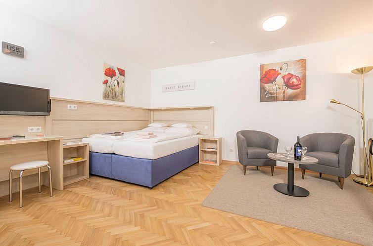 Appartement Appartment mit kleinem Garten und Terrasse