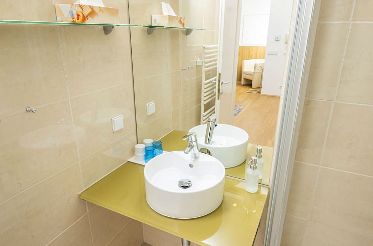 Appartement <B>Helles Ferienstudio im Dachgeschoss für Pär