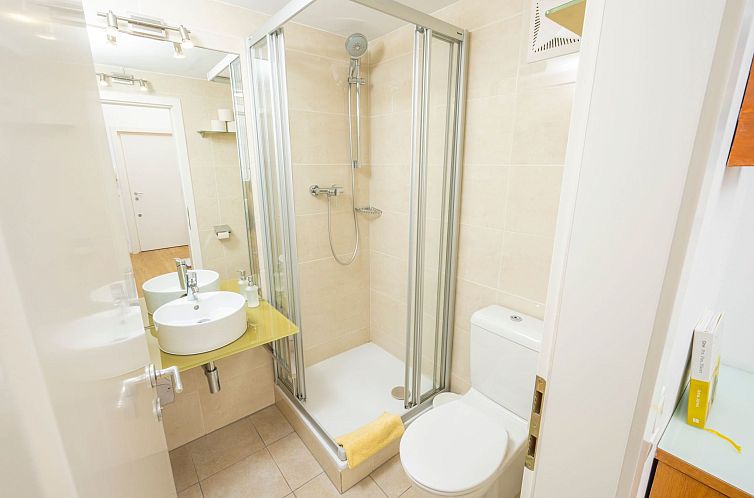 Appartement <B>Helles Ferienstudio im Dachgeschoss für Pär