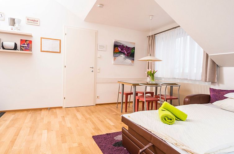 Appartement in Dornbach mit Privater Terrasse