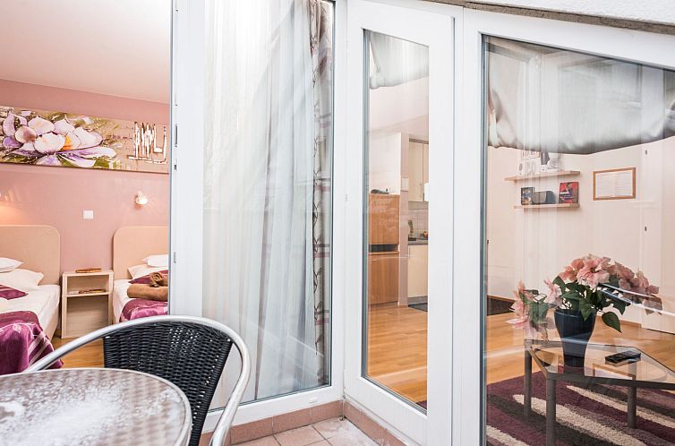 Appartement in Dornbach mit Privater Terrasse