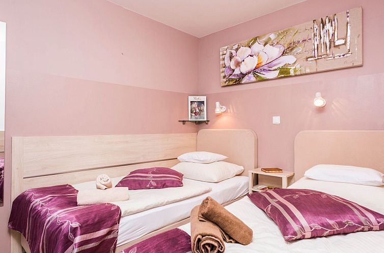 Appartement in Dornbach mit Privater Terrasse
