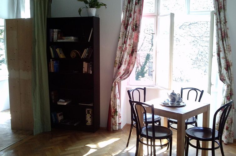 Appartement Wohnung in Hernals mit Garten- und Strassenblick