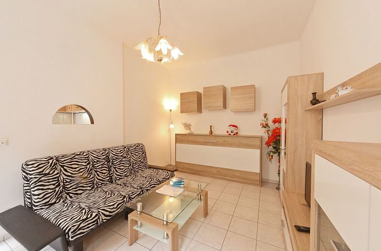 Appartement Wohnung in Fünfhaus mit Garten