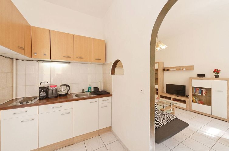 Appartement Wohnung in Fünfhaus mit Garten