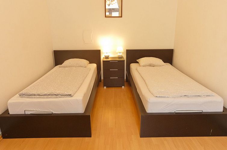 Appartement Wohnung in Fünfhaus mit Garten