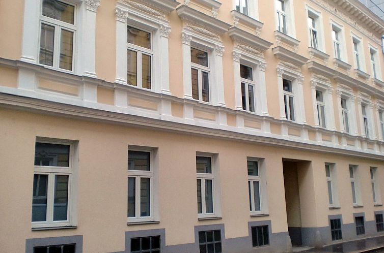 Appartement Wohnung in Fünfhaus mit Garten