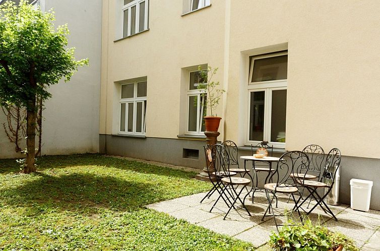 Appartement in Fünfhaus mit Garten