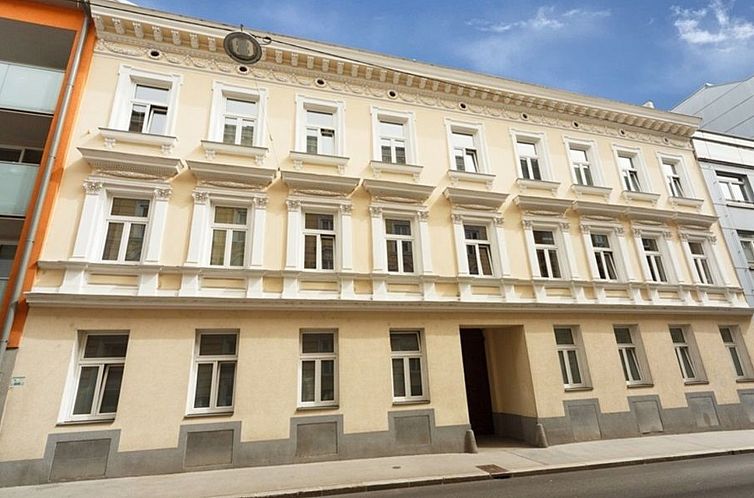 Appartement in Fünfhaus mit Garten
