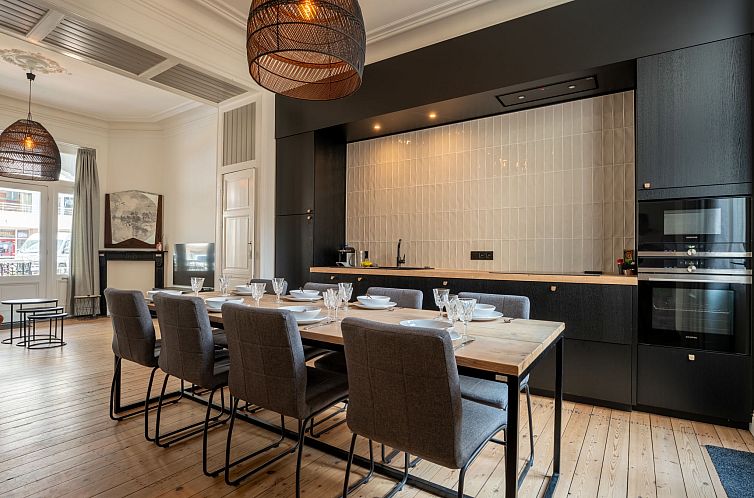 Vakantiehuis Historical and spacious "Villa Amanda"