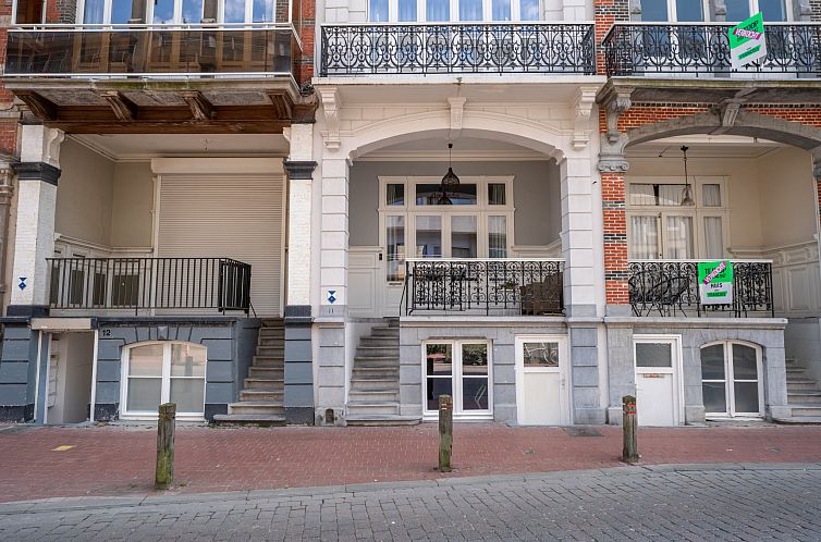 Vakantiehuis Historical and spacious "Villa Amanda"