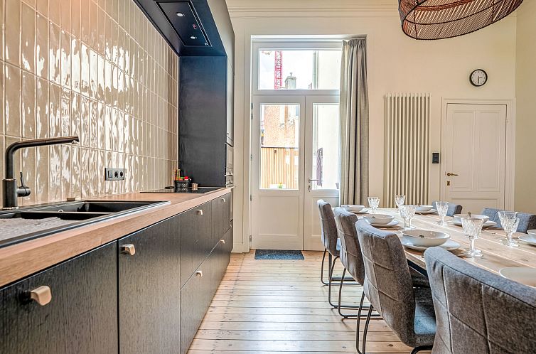 Vakantiehuis Historical and spacious "Villa Amanda"