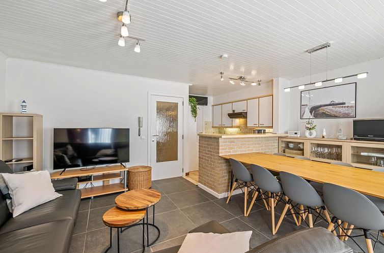 Gemuetliches Wohnzimmer im Ferienhaus Nieuwstraat 10 - V2, Blankenberge, Belgische Kueste. Moderne Einrichtung mit offener Kueche und gemuetlicher Sitzecke.