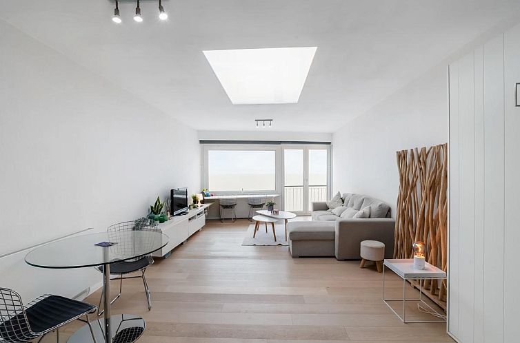 Modernes Wohnzimmer des Ferienhauses "Costa Brava - 9C" in Blankenberge an der belgischen Kueste mit Meerblick.