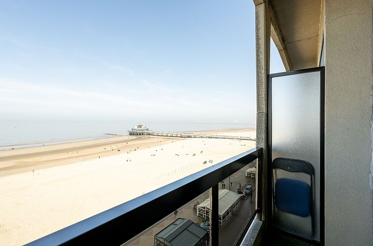 MALIBU BEACH III 7C