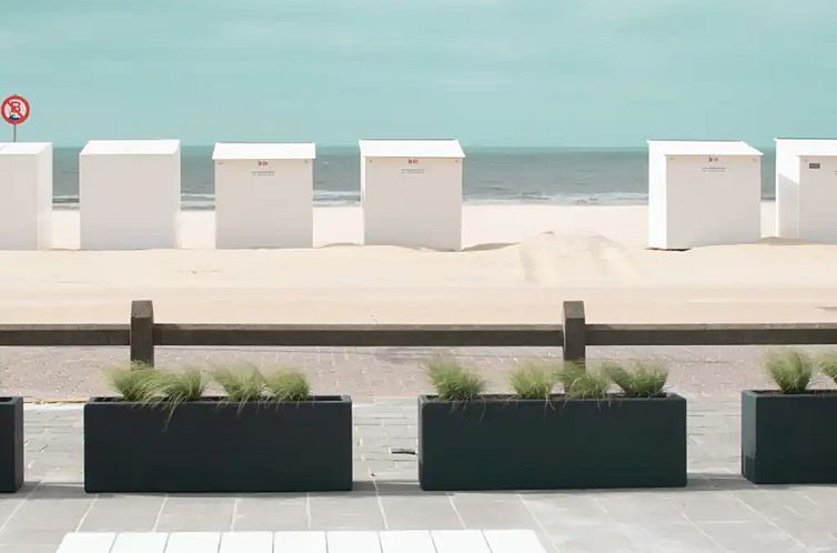 Moderne studio met frontaal zeezicht