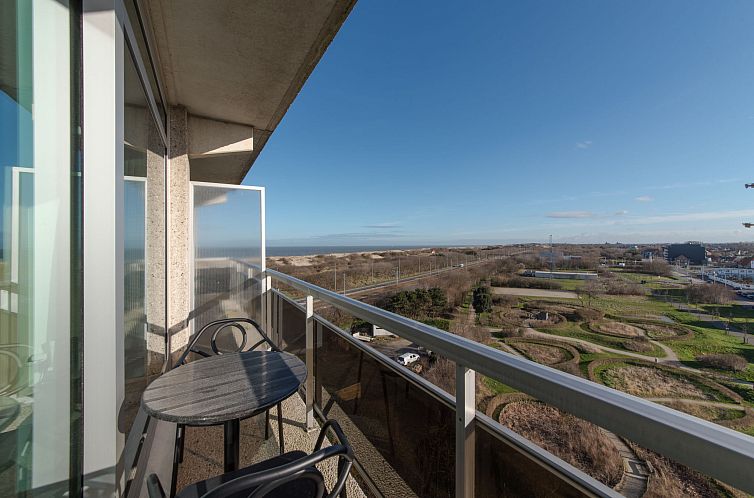 Geniet van het panoramische uitzicht vanaf het balkon van Appartement Astrid 66 - 802 in Bredene aan de Belgische kust.
