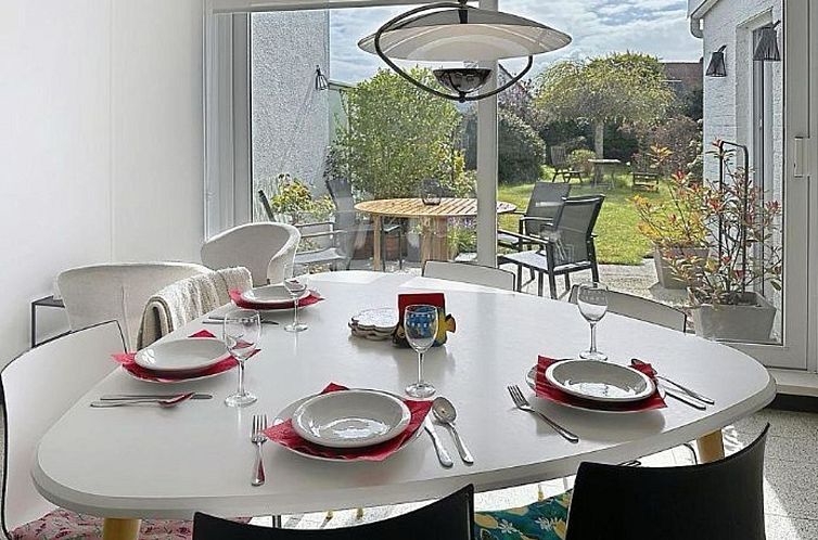 Vakantiehuis sea-kret with garden