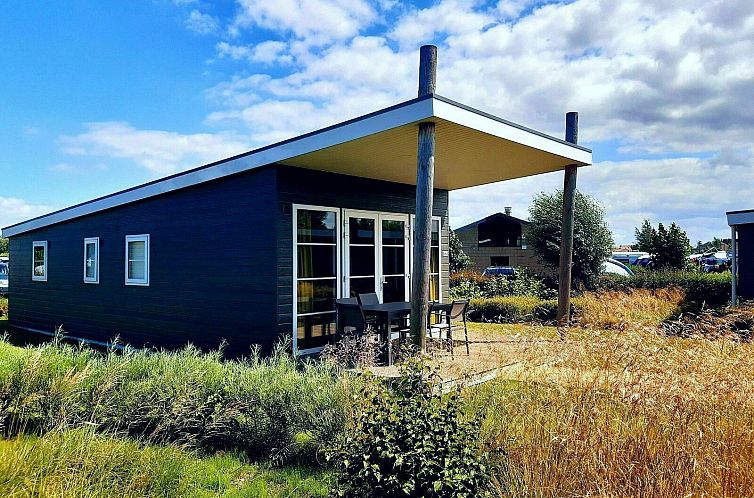 Komfortable Lodge fuer 6 Personen mit Terrasse in Westende, belgische Kueste, umgeben von Natur.