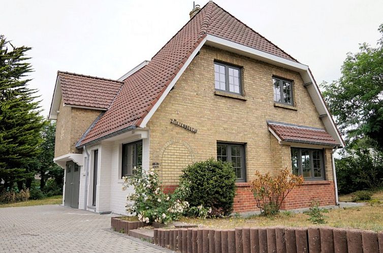 Villa 't mezennestje, charmantes Ferienhaus in Oostduinkerke, belgische Kueste, umgeben von gruener Natur.