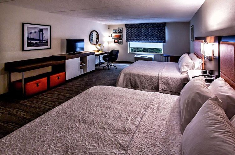 Hampton Inn & Suites Staten Island