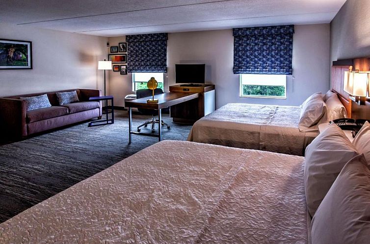 Hampton Inn & Suites Staten Island