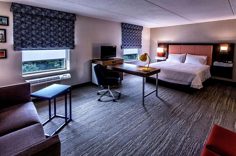 Hampton Inn & Suites Staten Island