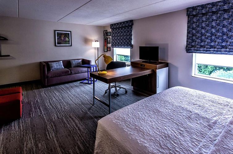 Hampton Inn & Suites Staten Island