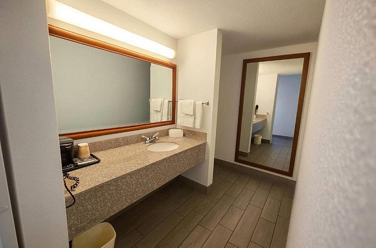 Le Ritz Hotel & Suites