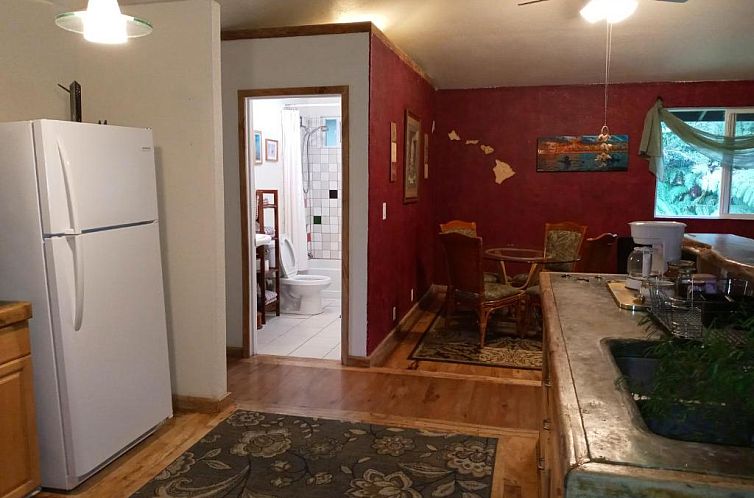 Aloha Crater Lodge and Lava Tube Tours