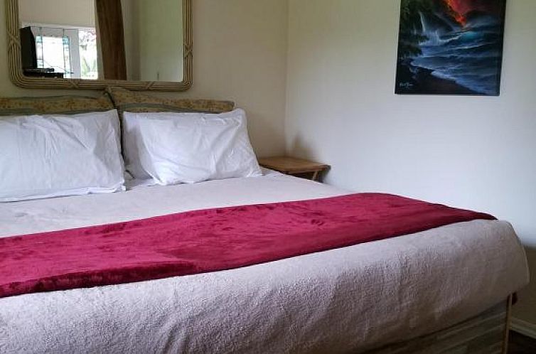 Aloha Crater Lodge and Lava Tube Tours