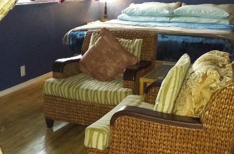 Aloha Crater Lodge and Lava Tube Tours