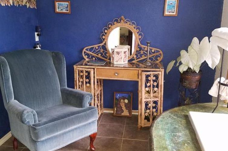 Aloha Crater Lodge and Lava Tube Tours