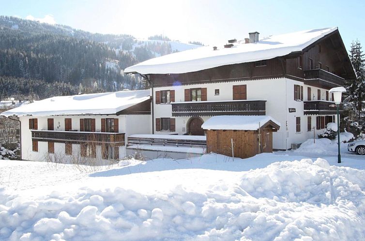 Winters verblijf bij Sonnleiten 15 in Maria Alm, Salzburg, met prachtig uitzicht op besneeuwde Alpenlandschap.