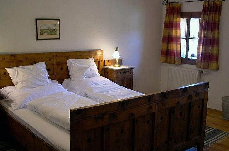 Appartement Große Wohnung im ersten Stock, mit großem Gart