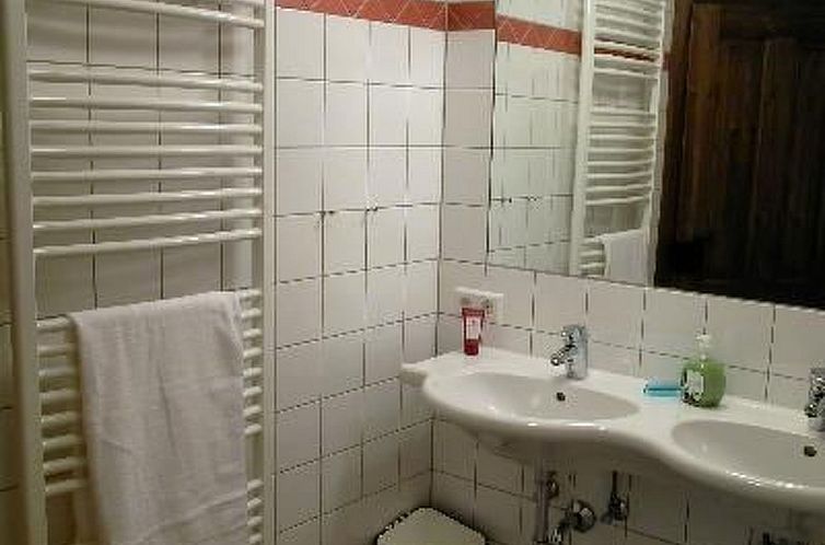 Appartement Große Wohnung im ersten Stock, mit großem Gart