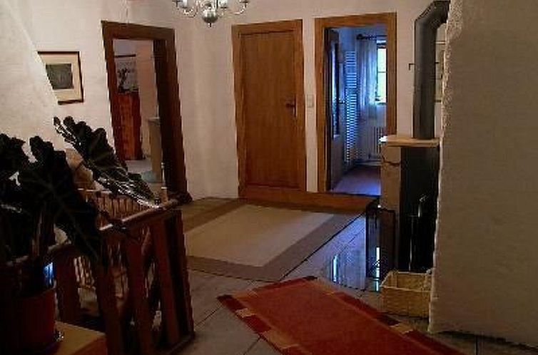 Appartement Große Wohnung im ersten Stock, mit großem Gart